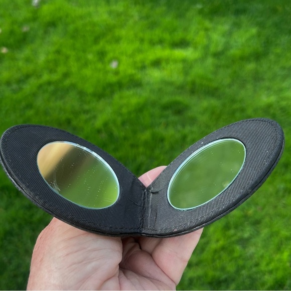 Vintage Hand Mirror with a Traditional Bulgarian Shevitsa Needlepoint design - Picture 3 of 5